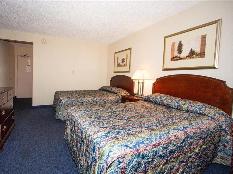 Red Roof Inn & Suites ניופורט ניוז מראה חיצוני תמונה