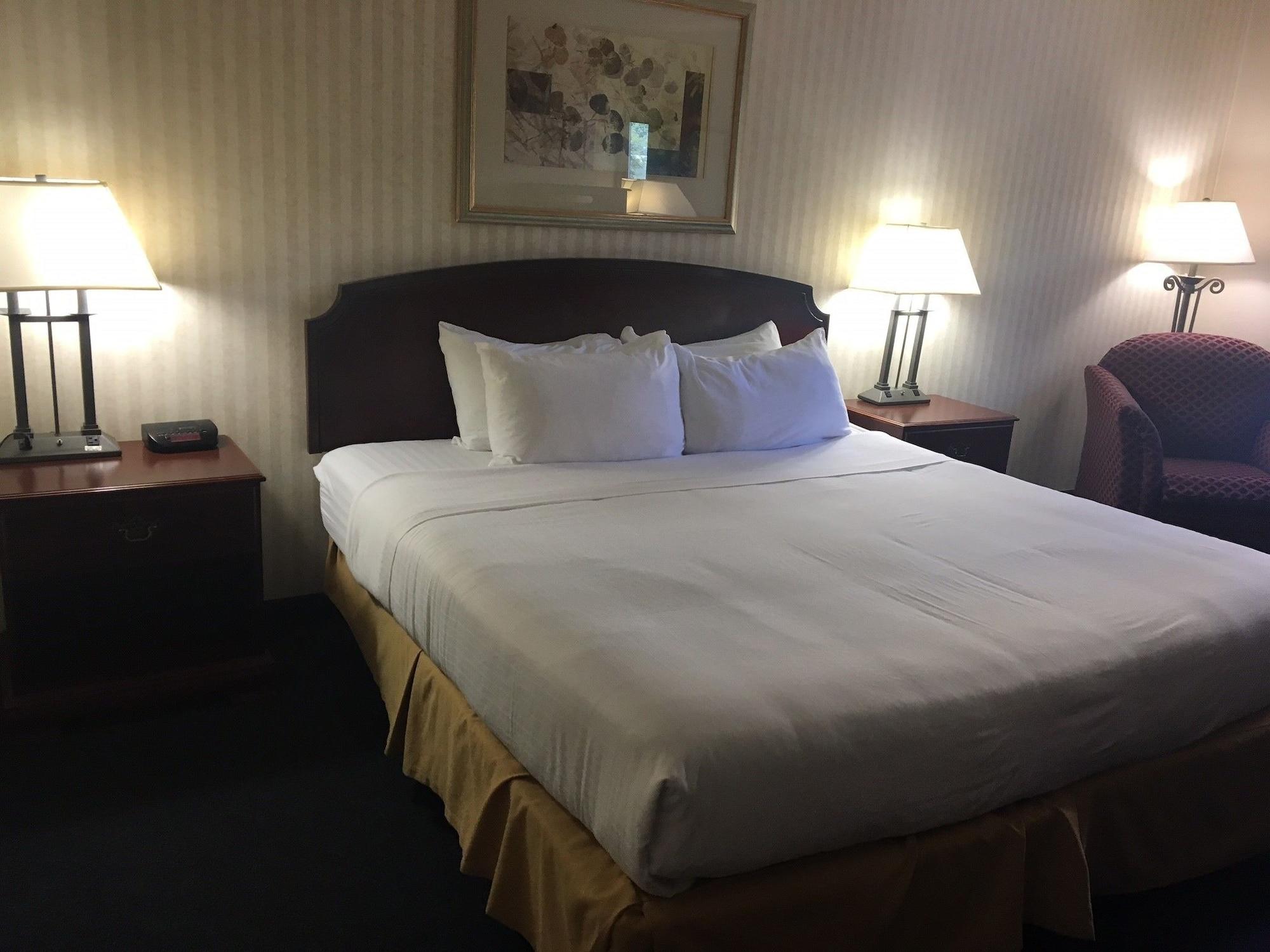 Red Roof Inn & Suites ניופורט ניוז מראה חיצוני תמונה