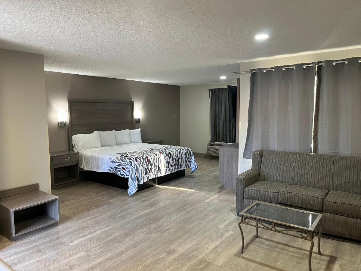 Red Roof Inn & Suites ניופורט ניוז מראה חיצוני תמונה