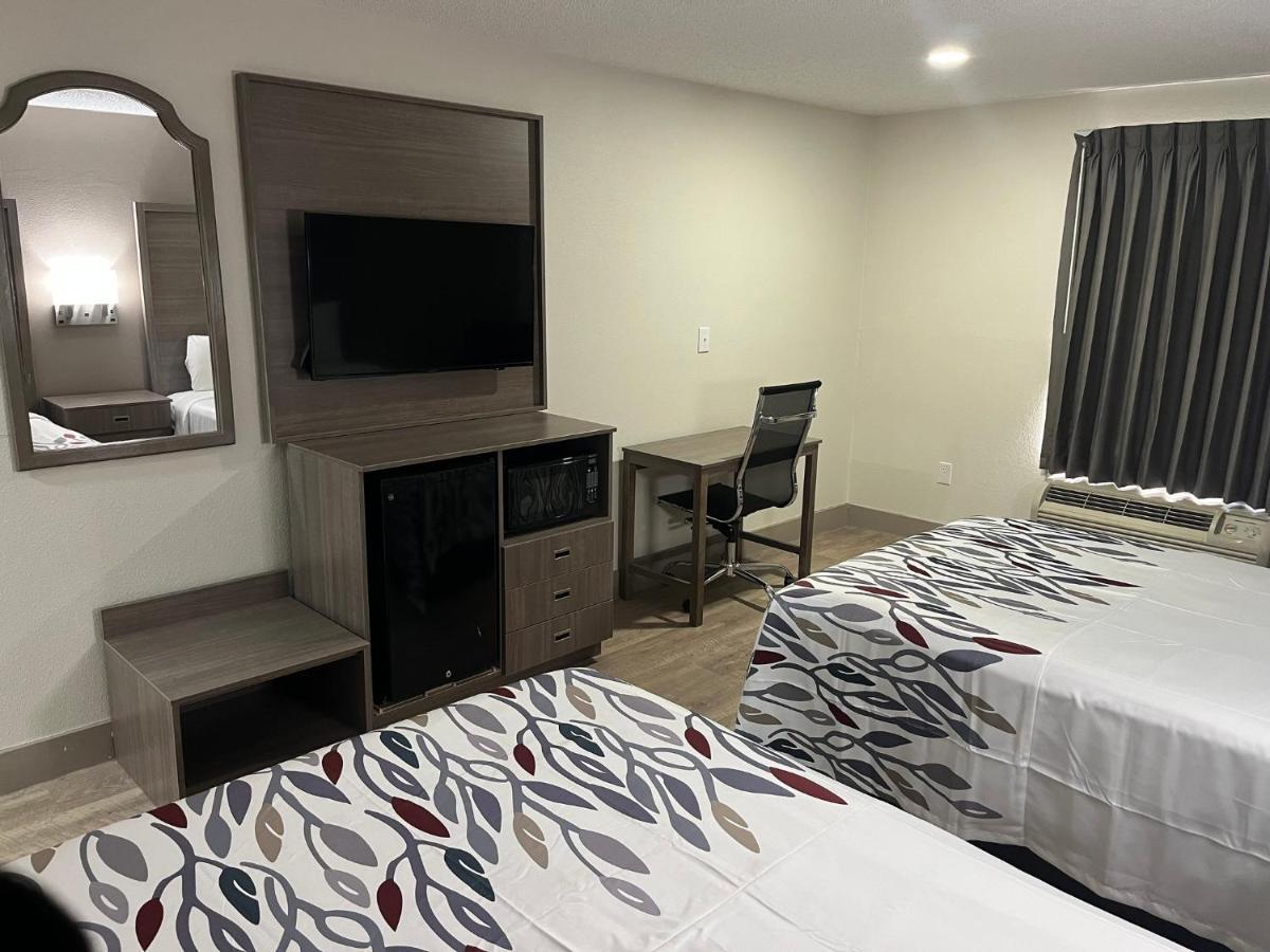 Red Roof Inn & Suites ניופורט ניוז מראה חיצוני תמונה