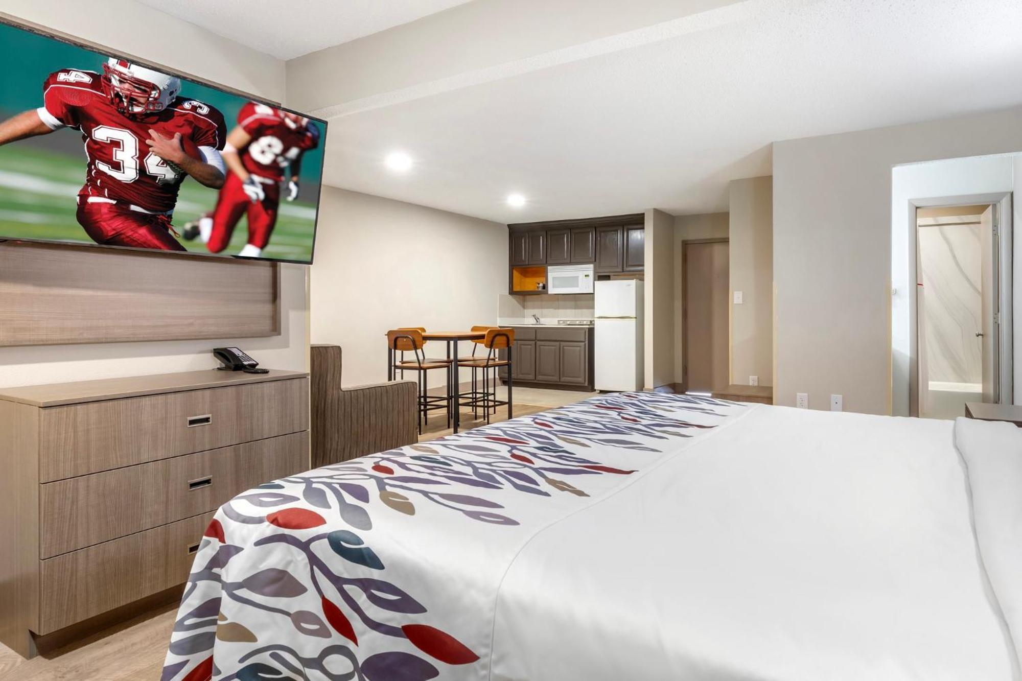 Red Roof Inn & Suites ניופורט ניוז מראה חיצוני תמונה
