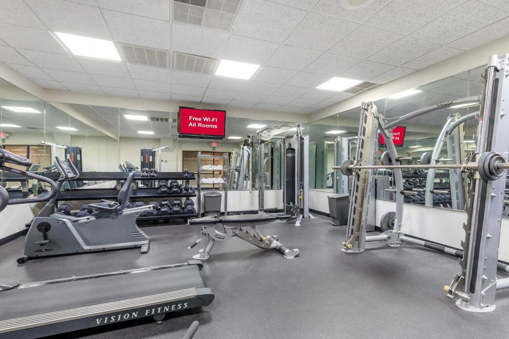 Red Roof Inn & Suites ניופורט ניוז מראה חיצוני תמונה