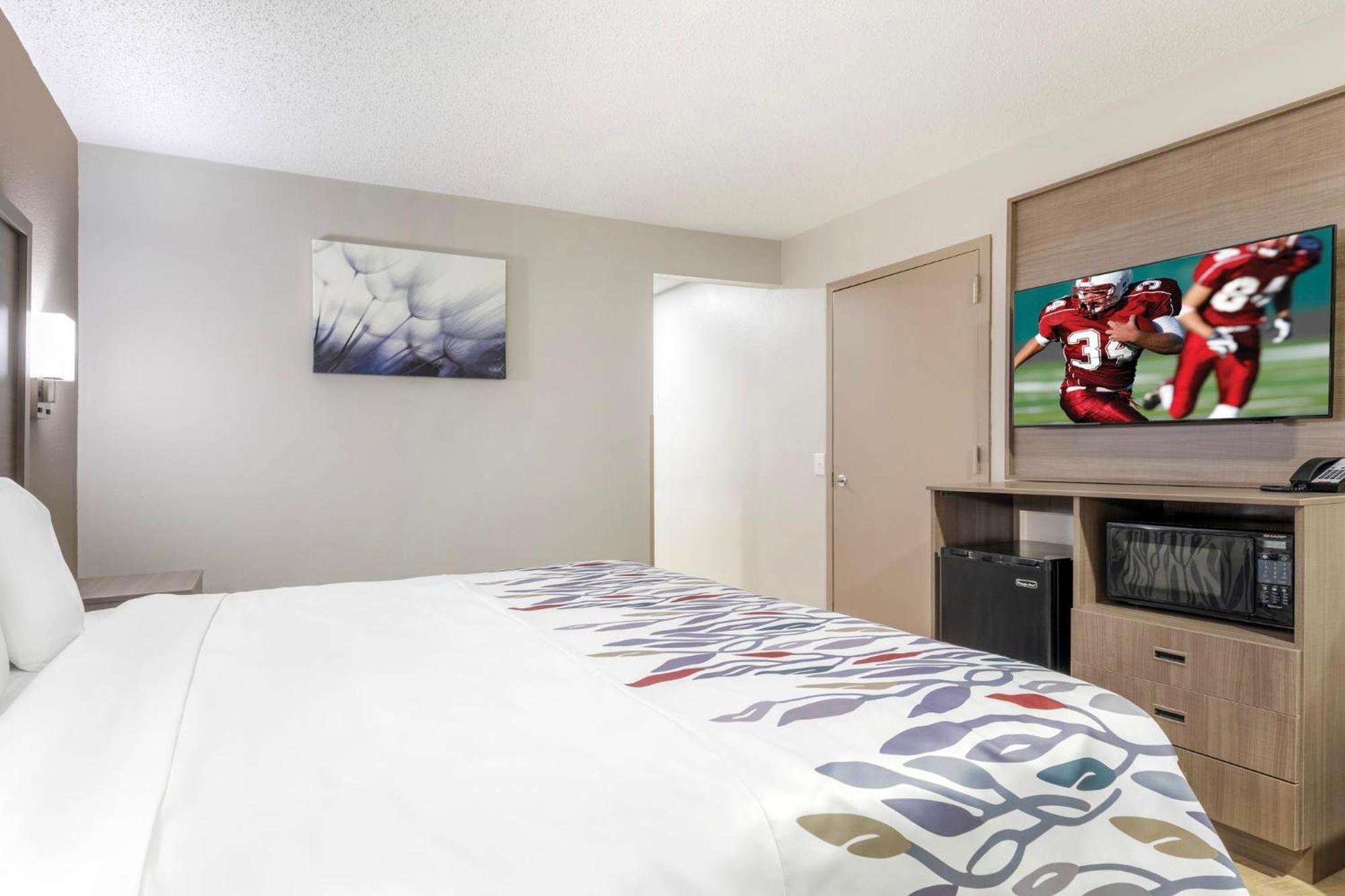Red Roof Inn & Suites ניופורט ניוז מראה חיצוני תמונה