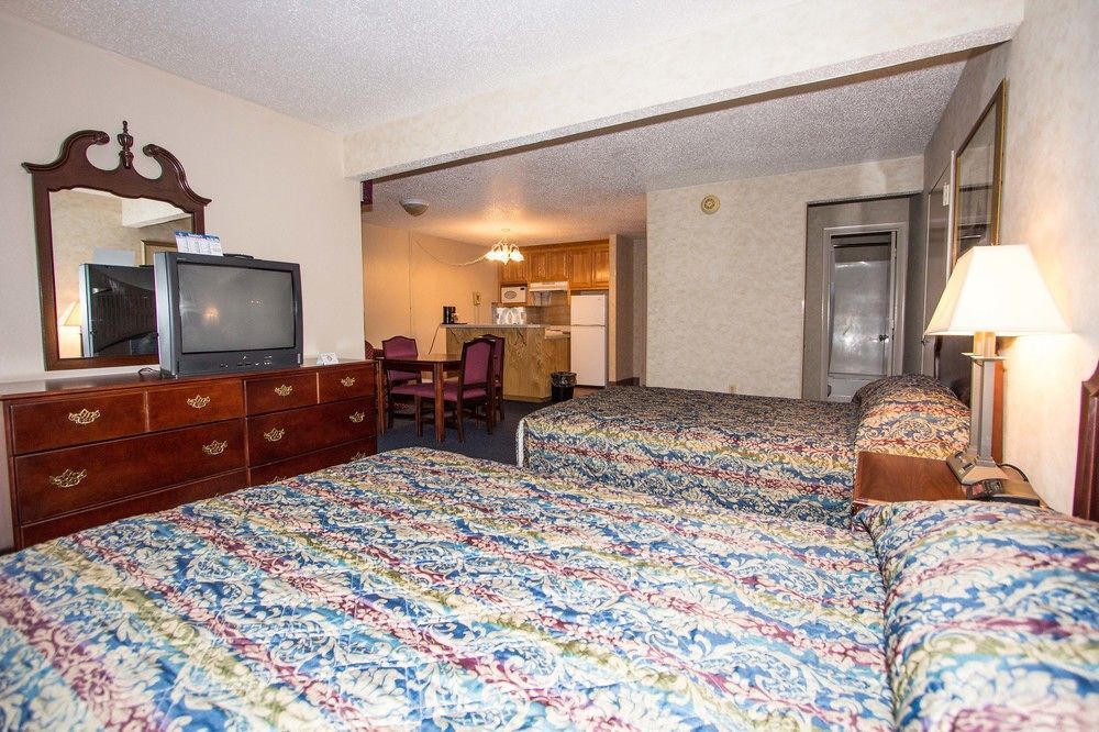 Red Roof Inn & Suites ניופורט ניוז מראה חיצוני תמונה